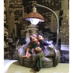 Koltukta Oturan Romantik Çift - Görsel 3